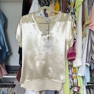 Edge Cream Fitted Short Sleeve Blouse